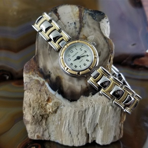 New Vintage Women\'s GRUEN Gold & Silver Designer Style Bracelet Watch Easy Read